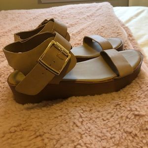 Gently worn nude platform sandal